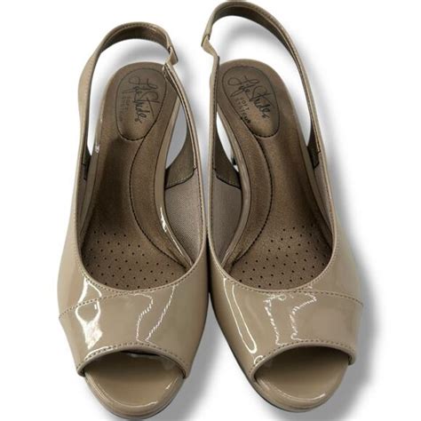 Life Stride Shoes Life Stride Nude Patent Slingback Heels Size