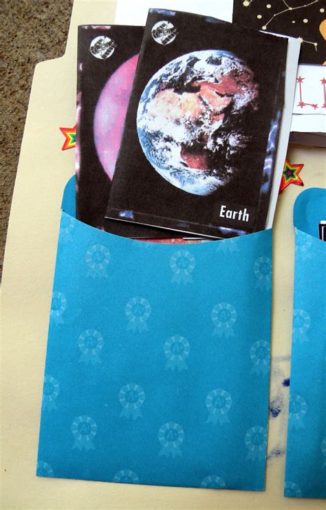 The Fantastic Five: Science Sunday: A Space Lapbook