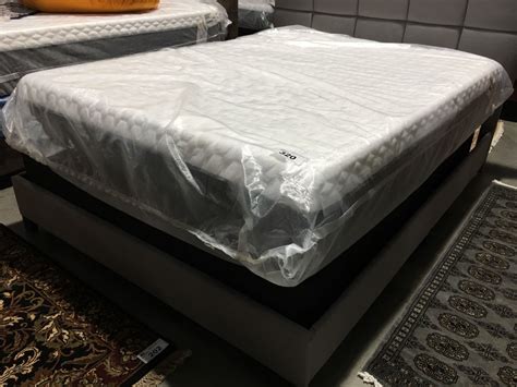 Queen Size American Classics Memory Foam Mattress And Box Spring Set