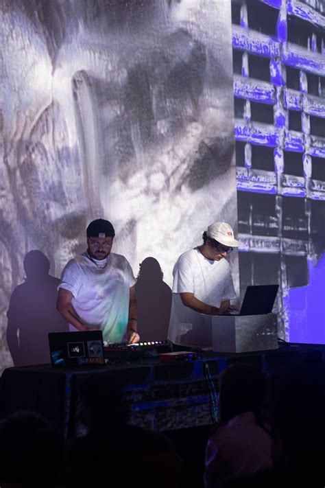 Galería de 30/30: un performance audiovisual inspirado en el mundo