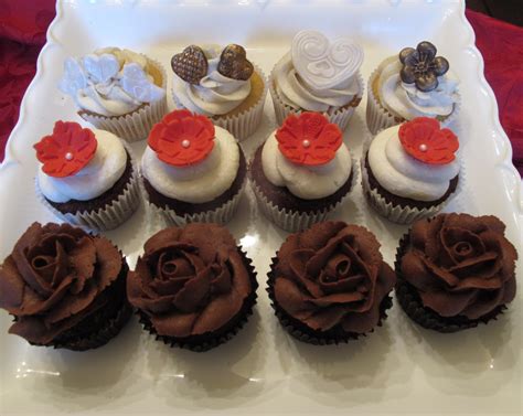 Chocolate Cupcakes With Chocolate Rose Frosting Red Velvet Cupcakes And