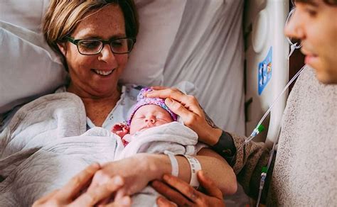 Una madre abuela de años dio a luz a una beba para que su hijo gay sea padre Somos Jujuy