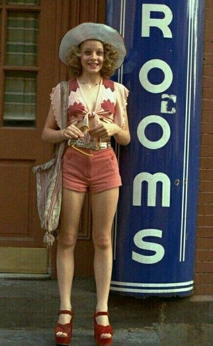 ปักพินโดย Tara Nash ใน 70s Style Cornucopia ชุด สไตล์เสื้อผ้า