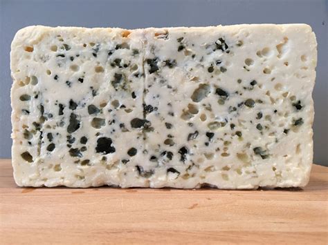 Roquefort Carles AOP. - Cheese On Wheels