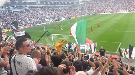 Juventus Cagliari Festeggiamenti Sugli Spalti Curva Sud Youtube