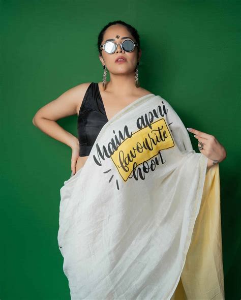 Anasuya Bharadwaj Hot Photoshoot In Sleeveless Saree Glamsundari In