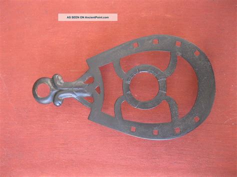 Antique Trivet Horseshoe Design Vintage Metal 6 34 X 3 78