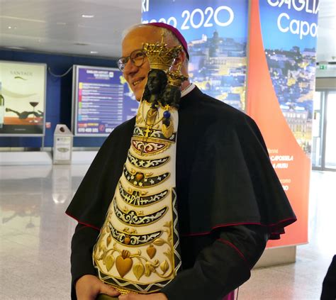 Aeroporto Di Elmas Arrivata La Statua Della Madonna Di Loreto Da