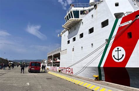 Arrivata A Reggio Nave Diciotti Con 671 Migranti A Bordo Il Lametino It