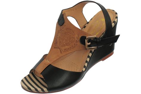 Босоножки «Lallita», черно-белые купить оптом дешево в Новосибирске