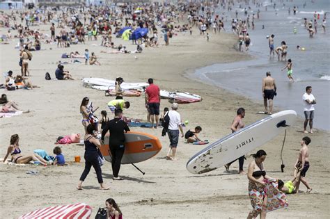 Los Turistas Abarrotan Playas Y Terrazas Levante EMV