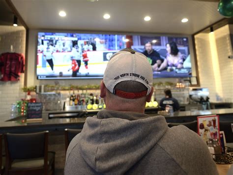 Renfrew locals band together at Boston Pizza to support home-grown