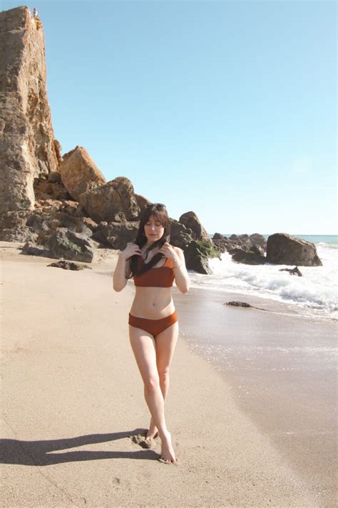 10 Hot Sexy Audrey Hopkins Bikini Pics