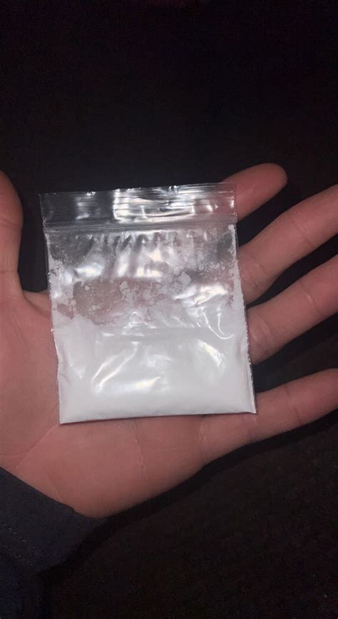 Look at the size of this bag 😏🫣 : r/cocaine