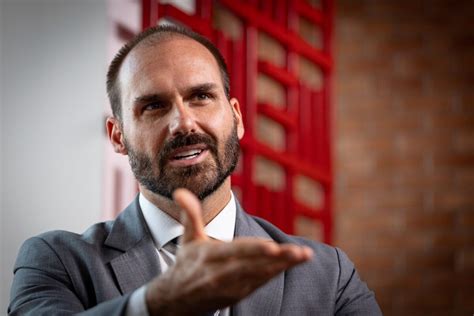 Eduardo Lataria - Eduardo: visitas de Bolsonaro têm "dever moral" de denunciar Moraes
