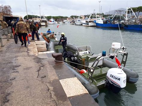 Ragazzo Tenta Il Suicidio In Mare Salvato Dai Sommozzatori Del 17