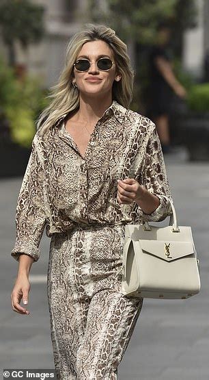 Ashley Roberts Shows Off Her Sizzling Frame In Tiny Nude Bikini Daily Mail Online