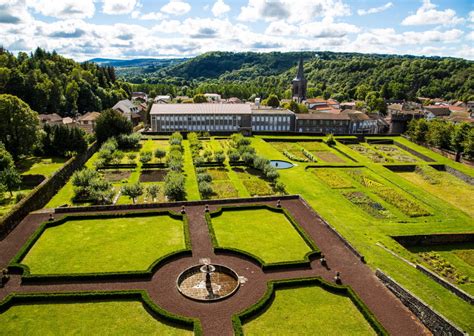 Jardins Du Château Dauphin Auvergne Destination