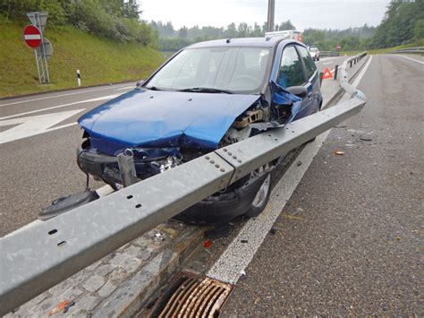 Kreuzlingen Tg A J Hriger Autofahrer Gegen Leitplanke Geprallt