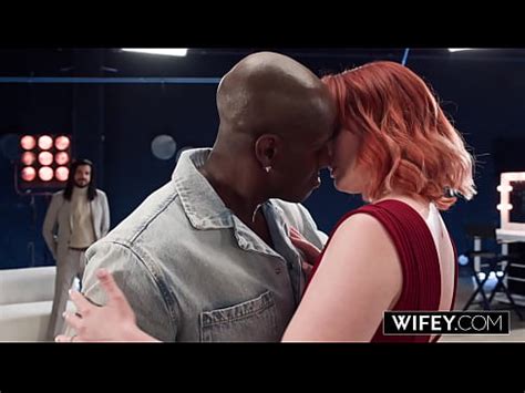 WIFEY Married MILF Queen Mirage Takes A Huge BBC While Hubby Cheers On XVIDEOS