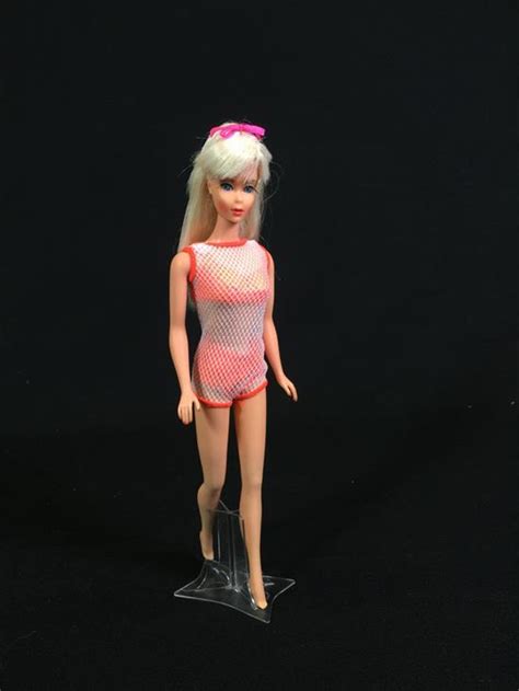 Lot VINTAGE PLATINUM BLONDE BARBIE TWIST N TURN IN 2 PIECE ORANGE VINYL BIKINI AND MESH COVER UP