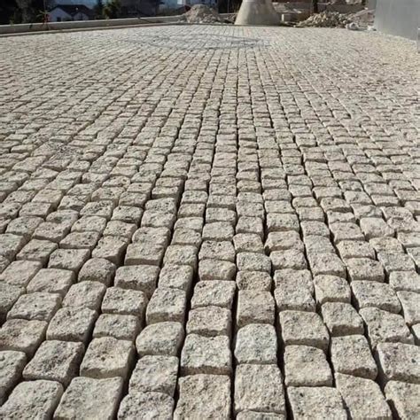 Desert Gold Granite Riven Cobblestone 10 X 10 X 5 Cm PIATRAONLINE