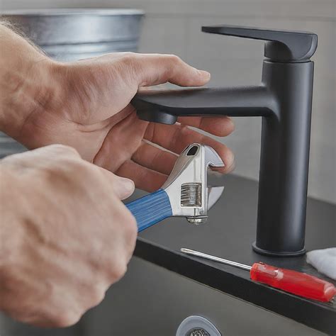 How to Fix a Leaky Faucet in Easy Steps- Hannu Quality Plumbing