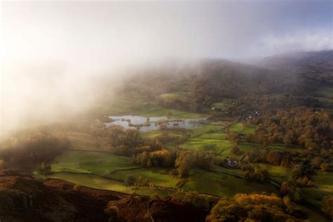 Loughrigg Tarn Bilder Bl Ddra Bland Stockfoton Vektorer Och