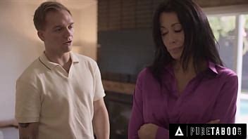 Horny MILF Gives In To Desperate Desires XNXX