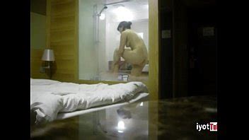 Asiático bañándose atrapado en oculto cam XVIDEOS
