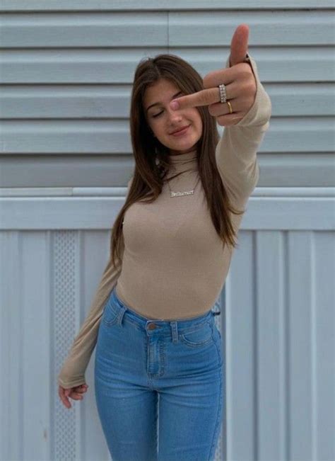 Pin By Natalie 🏹 On Jenny Popach Jenny Fashion Mom Jeans
