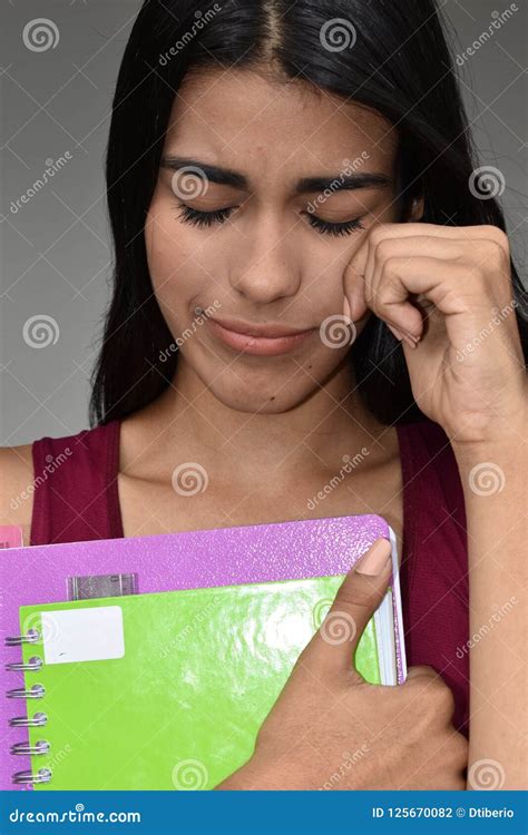 Étudiante Pleurante De Latina Photo stock Image du école université