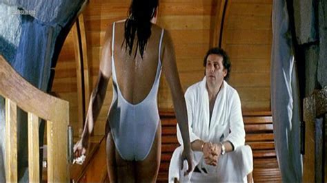 Naked Gianina Facio In Vacanze Di Natale