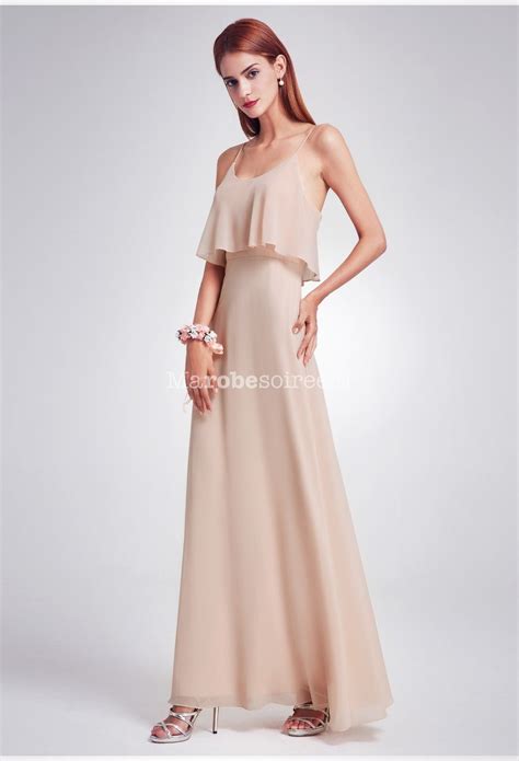 Robe de cérémonie rose nude à fines bretelles