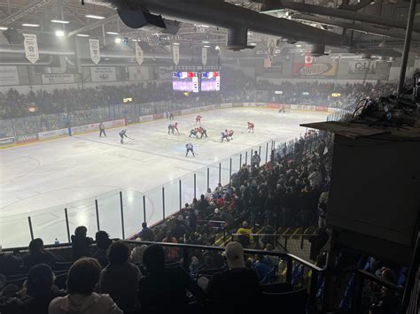 Lincoln Stars dominate at home in front of first sellout crowd since 2019