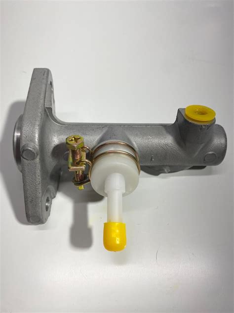 Clutch Master Cylinder For Isuzu Nqr Npr 4hk1 4he1 4hg1t 8980976940 Ebay