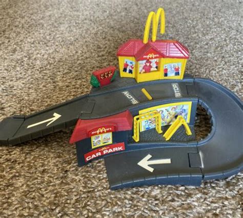 Hot Wheels Mcdonald S Drive Thru Playset Complete