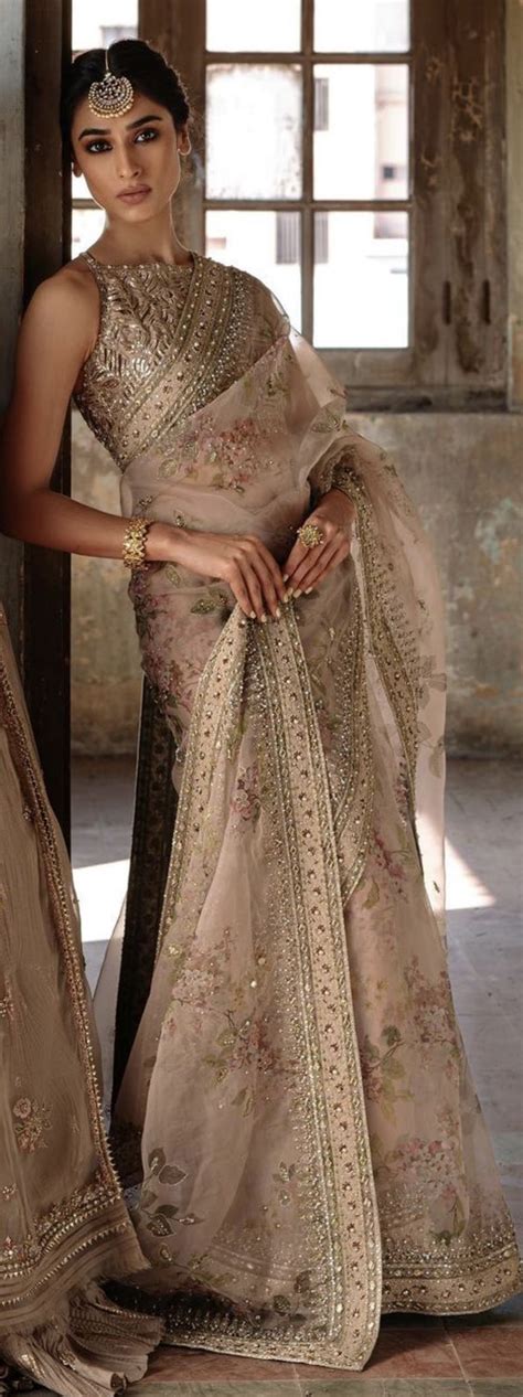 Pin By Mumfie On Desi Ishtyle Indian Fashion Indian Dresses Indian