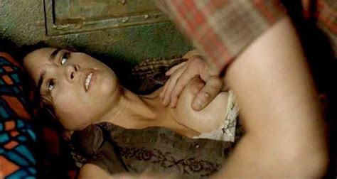 Naked Vahina Giocante In The Blonde With Bare Breasts