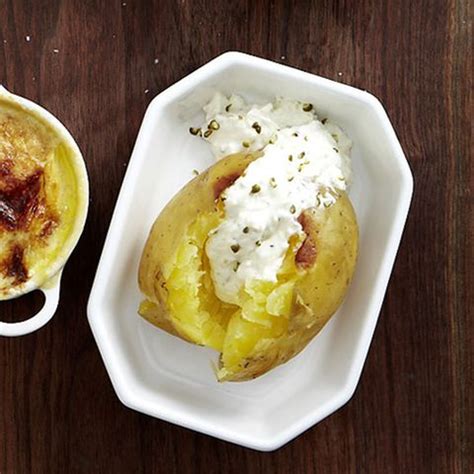 Ofenkartoffeln mit Frankfurter Quark und Räucherfisch Rezept ESSEN