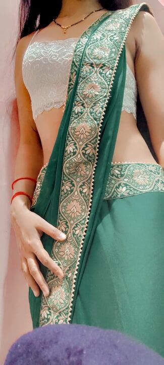 Bhabhi Is Looking Hot In Green Saree XHamster