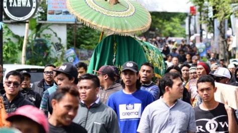 Galeri Foto Pemakaman Korban Ke Tragedi Kanjuruhan Farzah Dwi