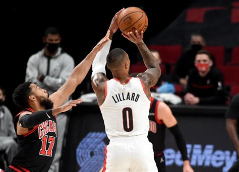 Heat Bound Damian Lillard Sen Prend Subtilement James Harden Pour