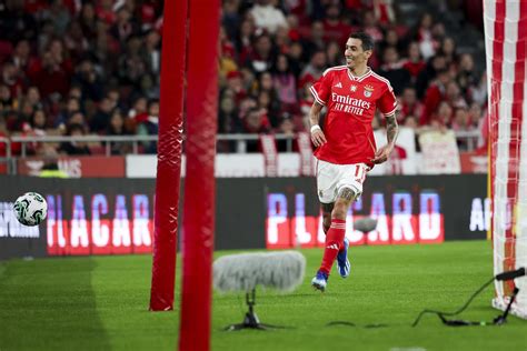 2 0 Benfica Sai De Problemas E Qualifica Se Para Os Oitavos De Final