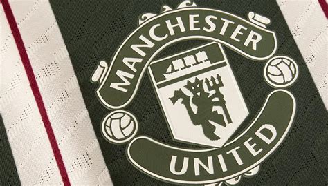 Manchester United Release Bold Retro Away Kit For New Season