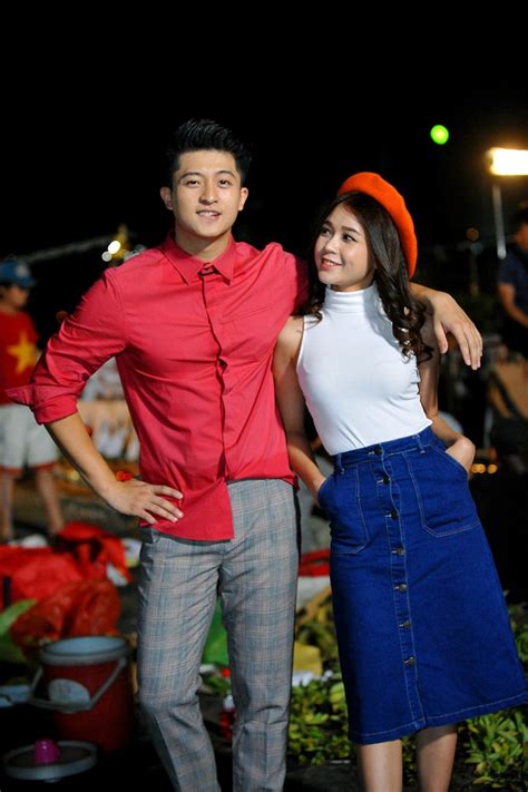 Đôi bạn hot girl Sam và Kelly đại chiến giành Harry Lu