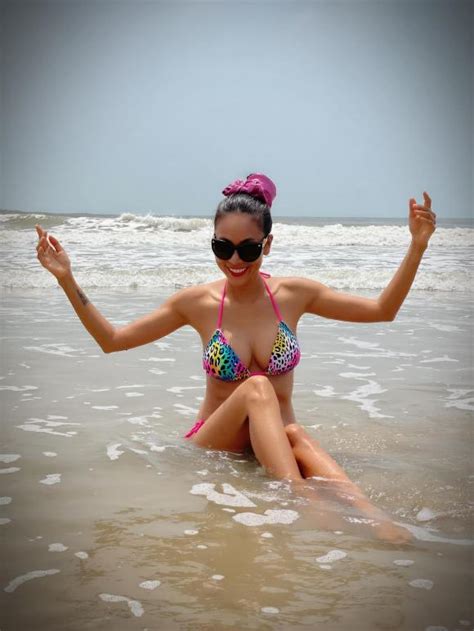 Kh Nh Ng C Di N Bikini Khoe V Ng M T G I C M T Nh T B N B N Trai Vi T Ki U Trong Chuy N Du L Ch