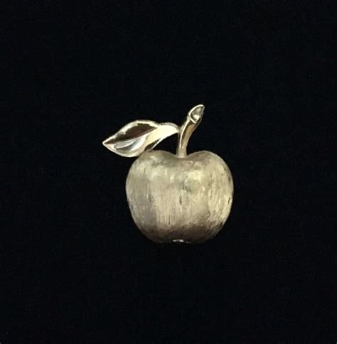 Vintage 1950s Trifari© Brushed Gold Tone Apple Broochlapel Pin Pr1 Etsy