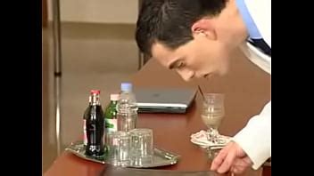 El Camarero Se Pone Muy Cachondo XVIDEOS