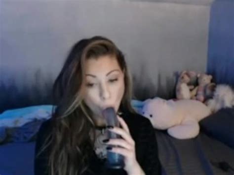 Who Is This Cam Girl Wearing A Collar Deepthroating A Dildo Masochistdolli